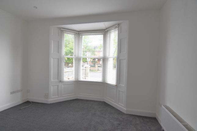 Flat for sale in North Street, Carshalton