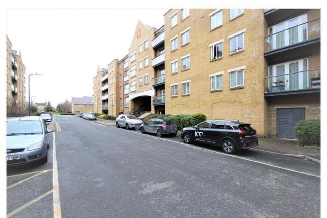 2 Bed Room Flat, Phoenix Court Black Eagle Drive, Northfleet photo 2