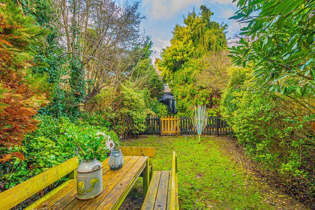 132, St Augustines Avenue, Southend-on-sea photo 2