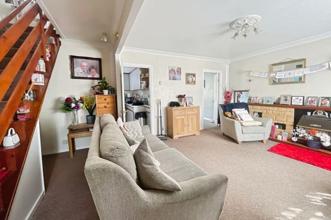 14, Kirkcaldy Green, Hertfordshire photo 3