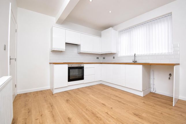 11, Central Drive, Castleford photo 4
