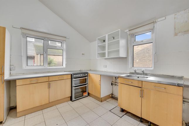 19, Midwood Close, London photo 4