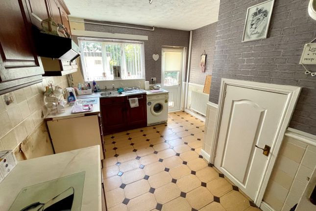 32, Westcroft Avenue, Wolverhampton photo 3