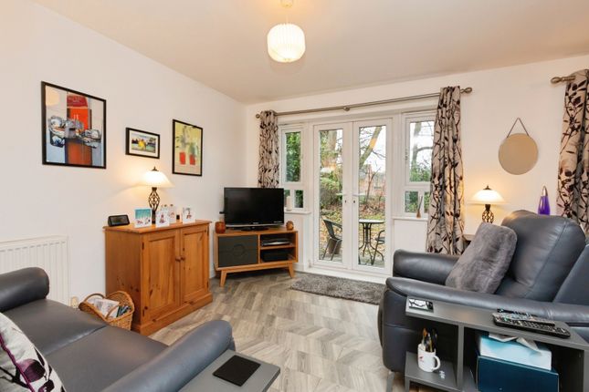 Flat 1 Doveton House,, Balmoral Drive, Surrey photo 3
