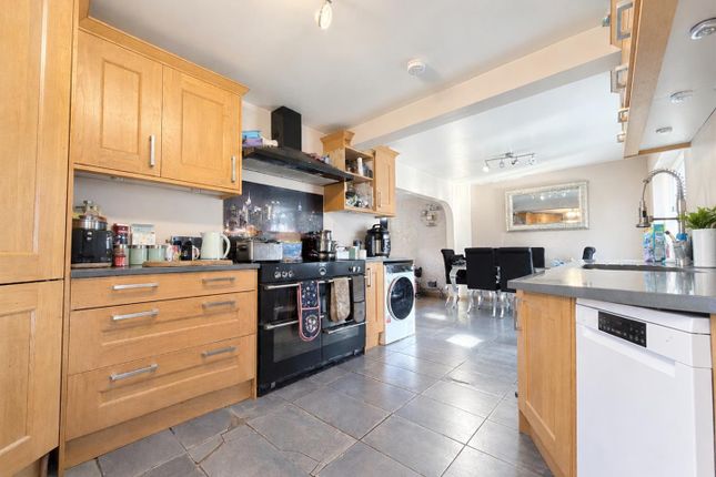 20, Boulters Close, Slough photo 4