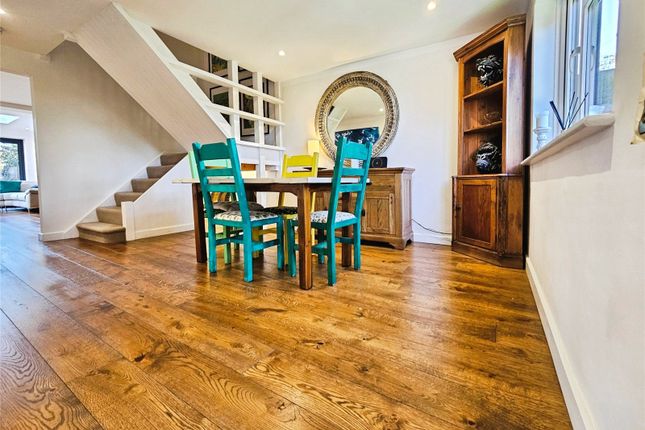 5, Barley Mow Close, Hook photo 4