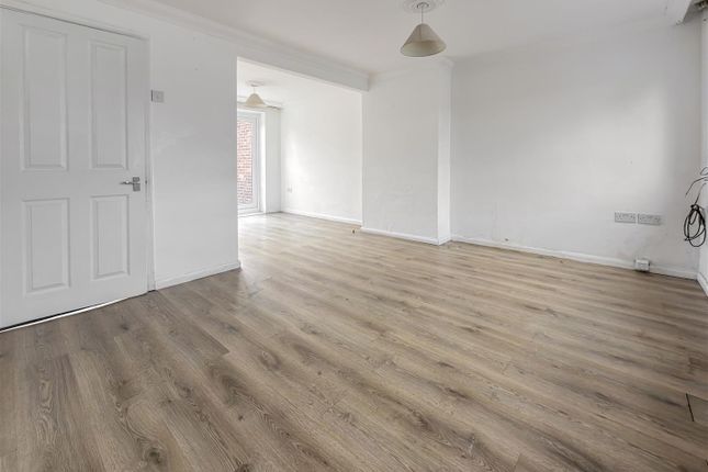 11, Green Lane, Feltham photo 3