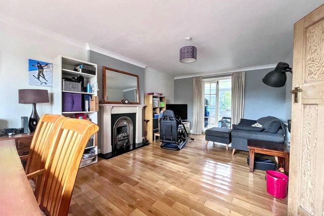 115, Upper Brighton Road, West Sussex photo 4