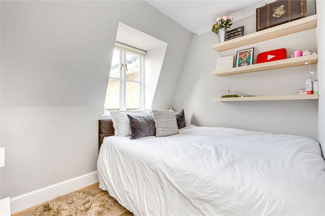 Mews house to rent in Sycamore Mews, Clapham Town