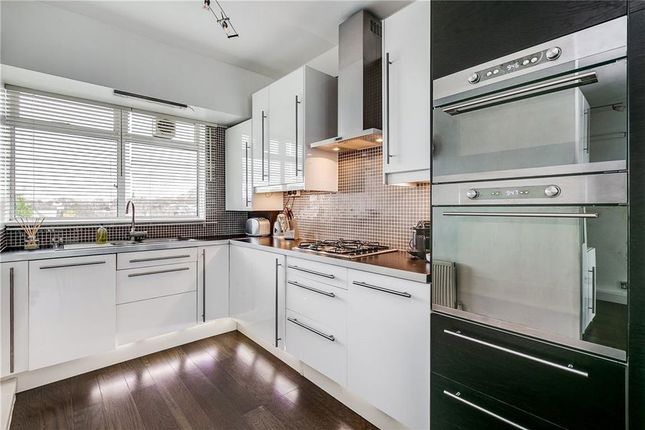 Flat 23, Bessemer Court, London photo 4