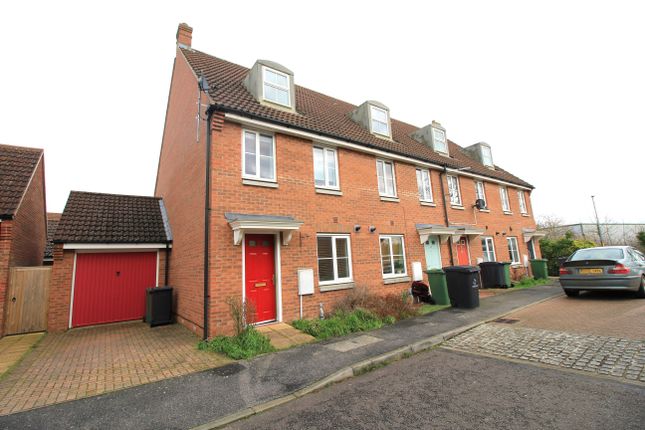 Town house to rent in Cabinet Close, Dereham NR19