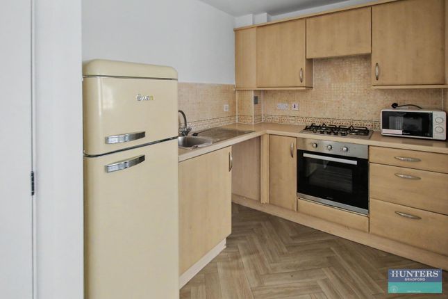 Flat 2, 28, Chartwell Drive, Bradford photo 4