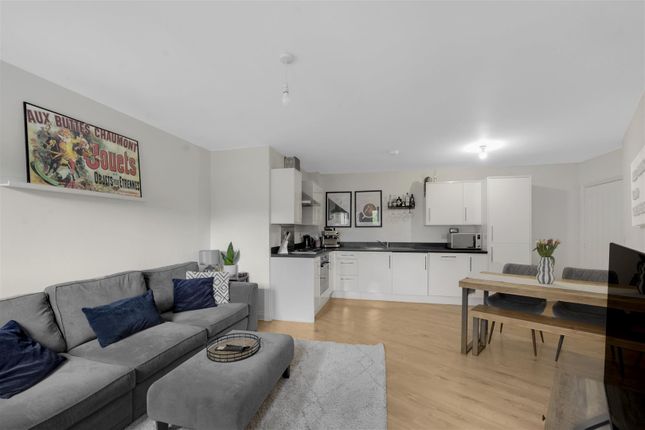 Flat 9, 4, Charlotte Way, Leybourne photo 2