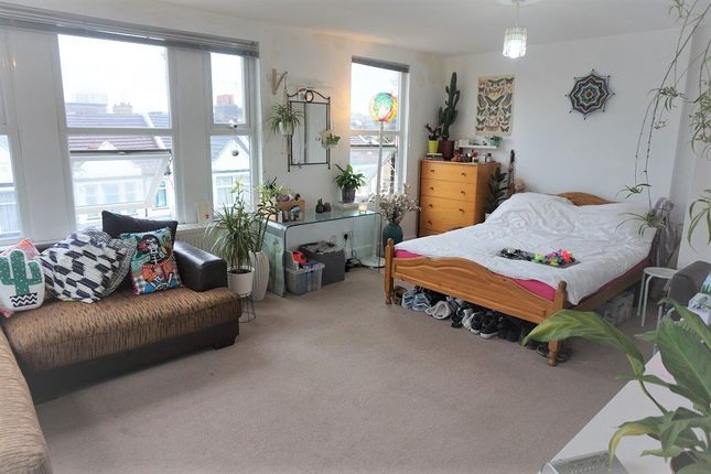 Room To Rent In Myddleton Road Wood Green London N22 Zoopla