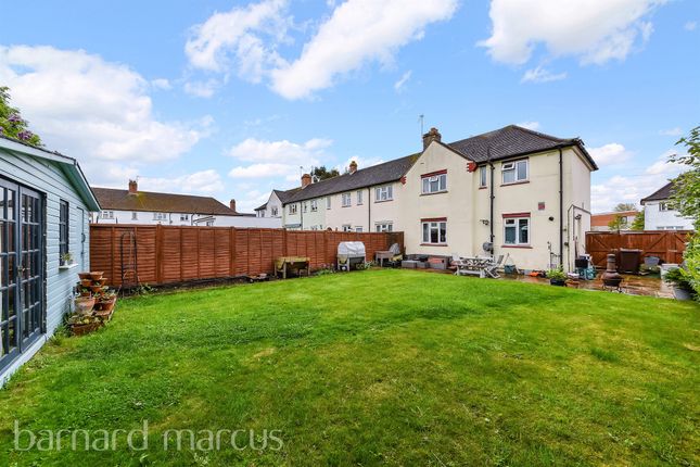 End terrace house for sale in Hawthorn Road, Brentford