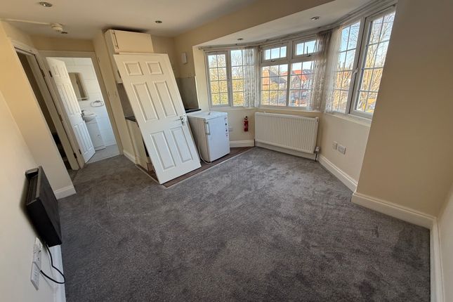 Bowrons Avenue, Wembley photo 3