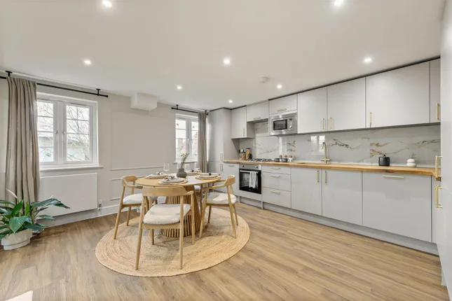 Property 1 of 11. 4Highamrd-Showflatweb05.Jpg