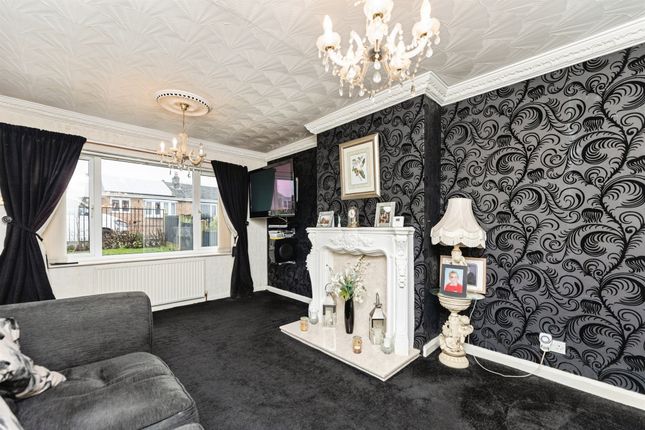 23, Barnsdale Way, Pontefract photo 3