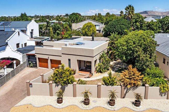 Detached house for sale in 10 Sporrie Street, Vierlanden, Northern Suburbs, Western Cape, South Africa