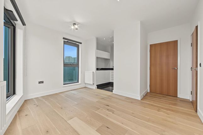 Flat 32 Hythe House, 1, Green Lanes Walk, London photo 3