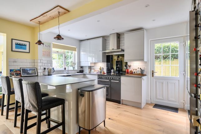 3, Firs Crescent, Winchester photo 2