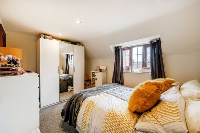 10, Chapman Way, Cheltenham photo 4