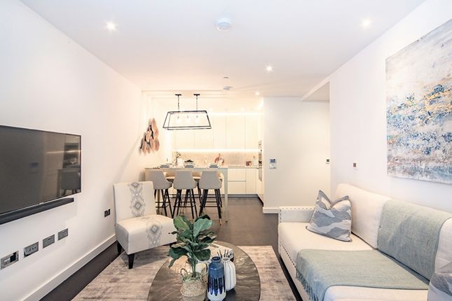 Thumbnail Flat to rent in Charles Clowes Walk, London