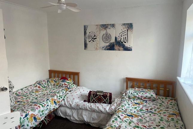7, PEMBURY COURT, HAYES photo 4