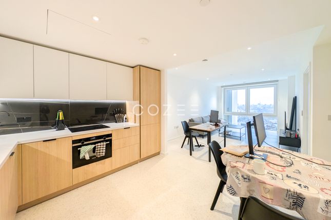 2204, Bouchon Point, London, United Kingdom photo 2