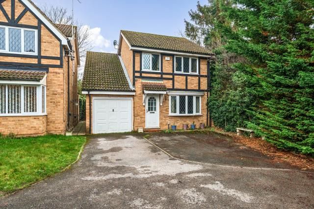 4-bed house on 19, Portland Close, Slough, £625,000