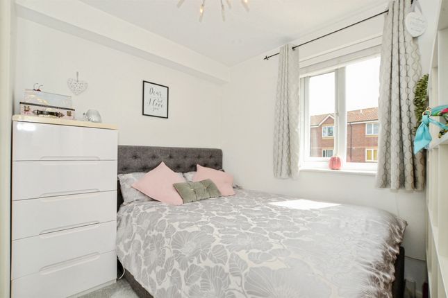 18, Arran House, Pioneer Way, Watford photo 4