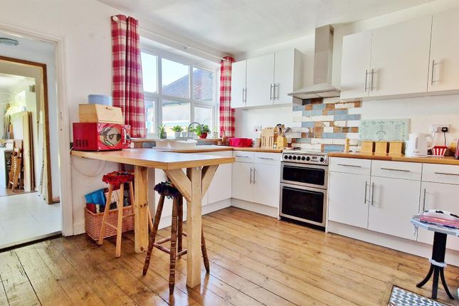 14, Halstead Road, Kirby Cross photo 2
