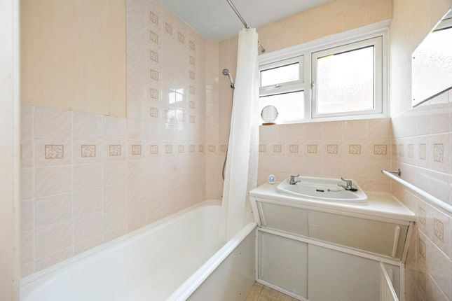 34 Dawn Crescent, Steyning photo 4