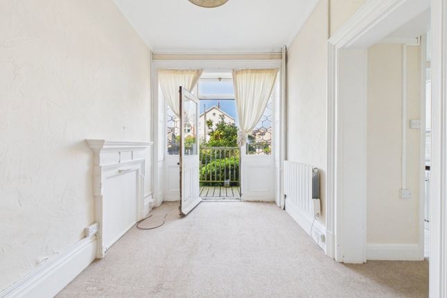 Flat 1, 6 Heene Terrace, Worthing photo 3