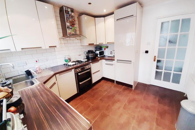 Bungalow for sale in Victoria Close, Hayes