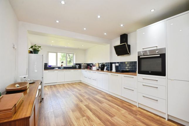 9, Henham Close, Billericay photo 2