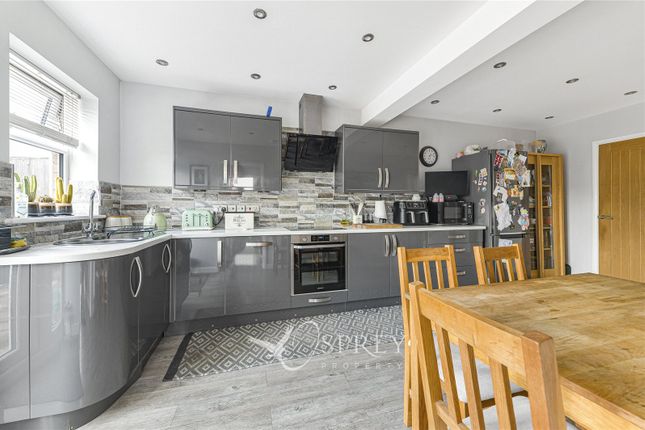 27, Mauntley Avenue, Northamptonshire, NN14 photo 3