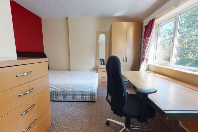 5, Spring Bank Crescent Headingley, Leeds photo 4