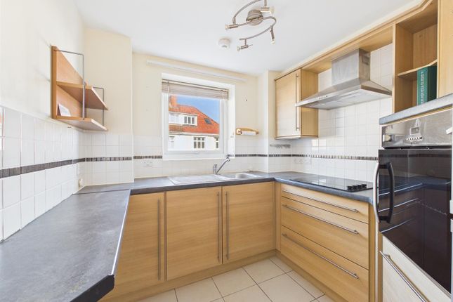 19, Middleton Court, Picton Avenue, Porthcawl photo 2