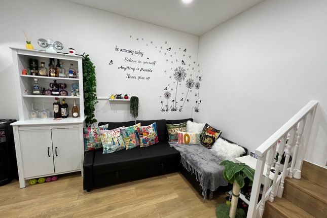 Braydon Road, London photo 3