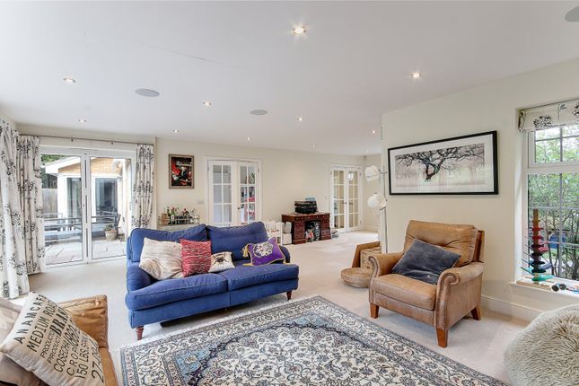 6, Stapleford Court, Kent photo 2
