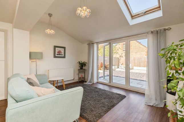 25, Royal Field Close, Chippenham photo 4