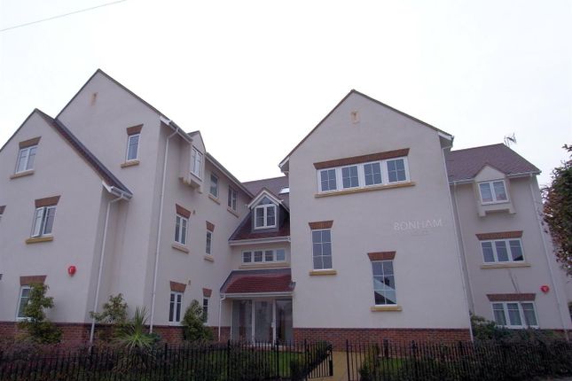 Thumbnail Flat to rent in Bonham House, Kingfield Road, Woking, Surrey