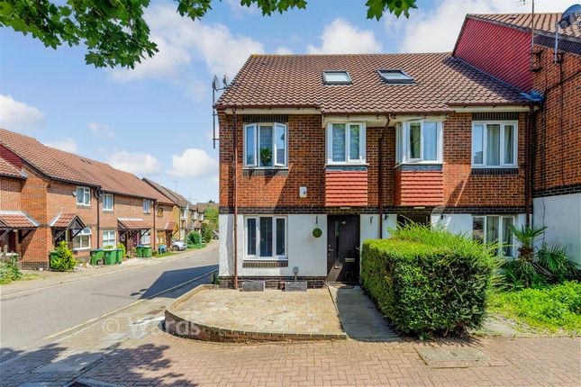 43, Heatherbank Close, Dartford photo 2