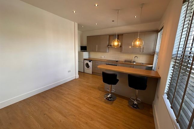 618b, London Road, Colnbrook photo 2