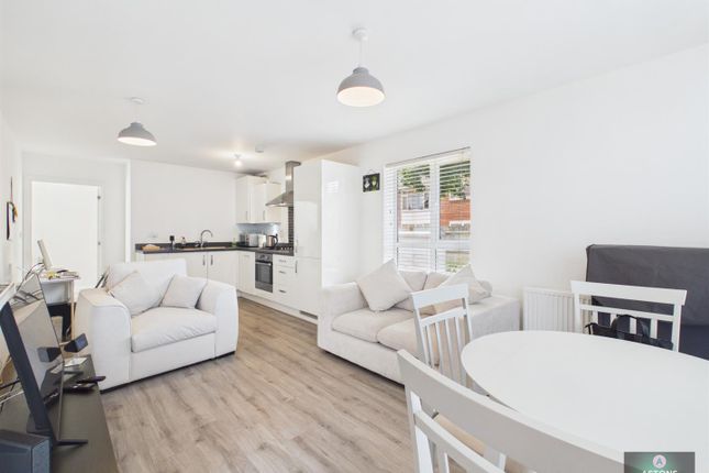 6, Bedivere Road, Ifield photo 4