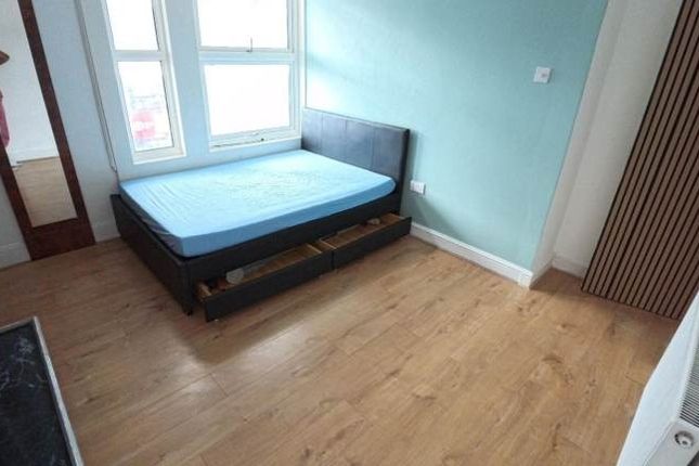 Oxlow Lane, Dagenham photo 2