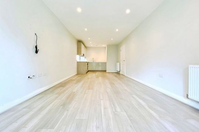 Flat 4, Daneshill House, 1, Waterloo Road, Uxbridge photo 3
