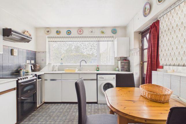 3, Thorn Road, Hull photo 2