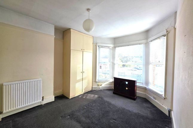 3 Mansfield Road, Ilford photo 4